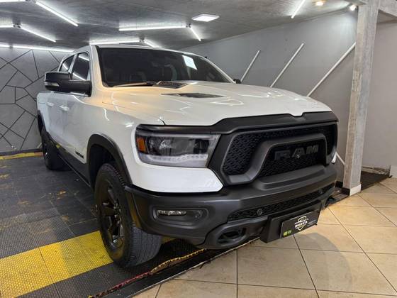 RAM 1500 5.7 V8 GASOLINA REBEL CD 4X4 AUTOMÁTICO